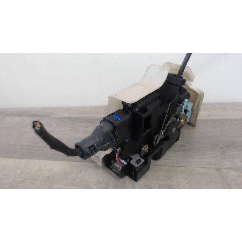 Serrure avant droit VOLKSWAGEN GOLF 5 d’occasion