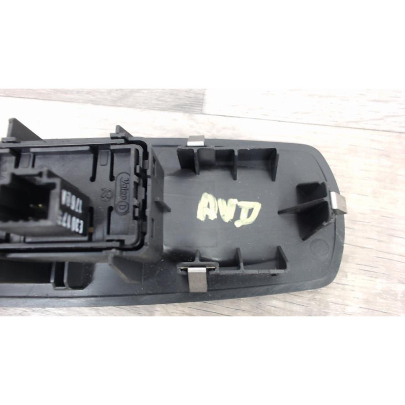 Interrupteur de leve vitre avant droit RENAULT LAGUNA 3 PHASE 1 BREAK d’occasion