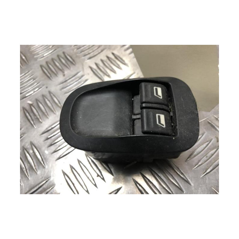 Interrupteur de leve vitre avant gauche LIGIER PROFESSIONAL M.GO 0.5 DCI RéVOLUTION d’occasion