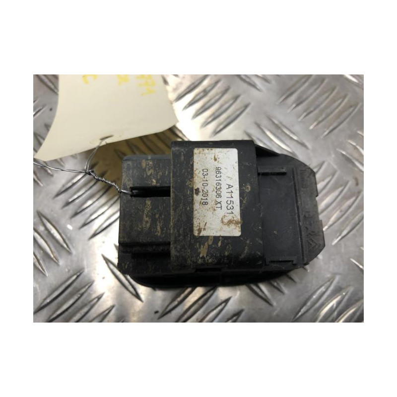 Interrupteur de leve vitre avant gauche LIGIER PROFESSIONAL M.GO 0.5 DCI RéVOLUTION d’occasion