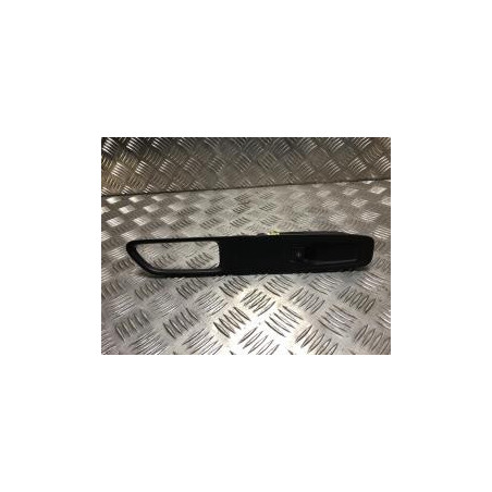 Interrupteur de leve vitre avant droit RENAULT CAPTUR 1 PHASE 2 d’occasion