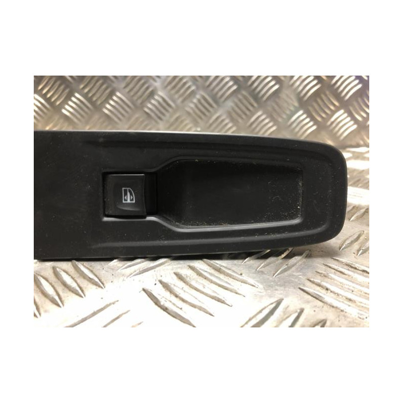 Interrupteur de leve vitre avant droit RENAULT CAPTUR 1 PHASE 2 d’occasion