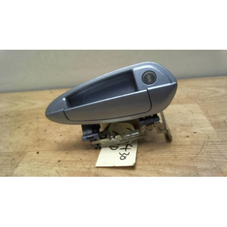 Poignee porte avant droit FIAT GRANDE PUNTO d’occasion