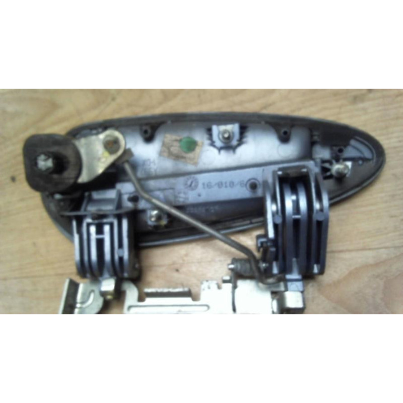 Poignee porte avant droit FIAT GRANDE PUNTO d’occasion