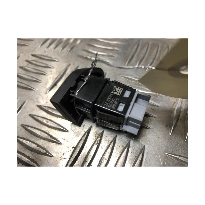 Bouton/Interrupteur RENAULT CAPTUR 1 PHASE 2 d’occasion