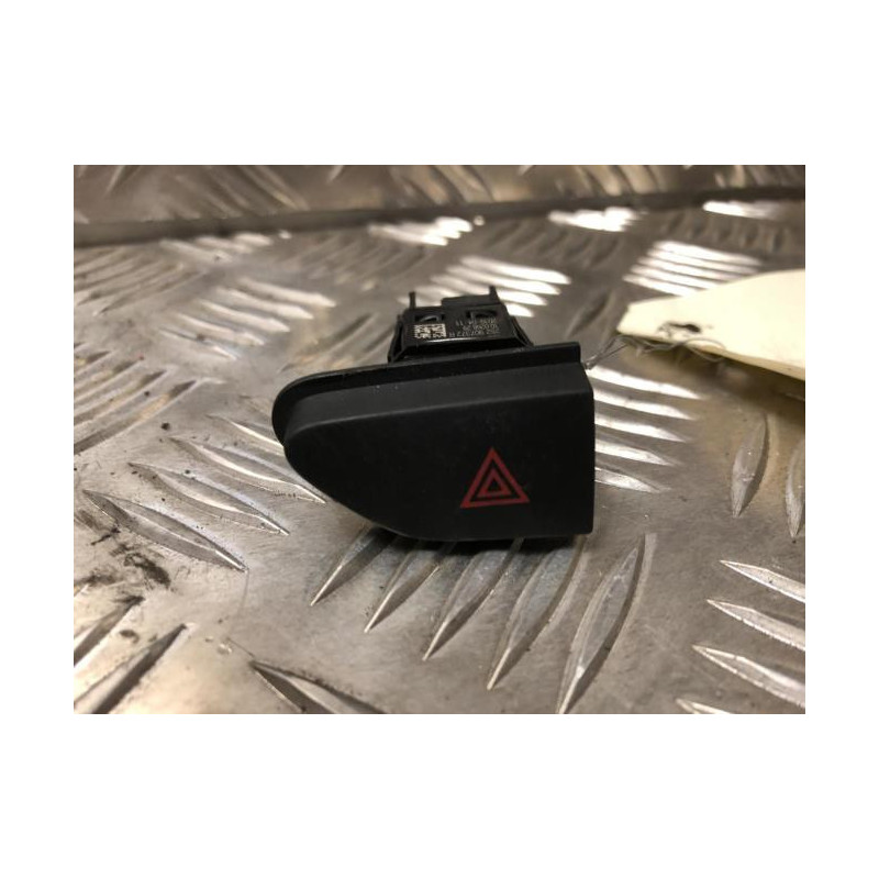 Bouton de warning RENAULT CAPTUR 1 PHASE 2 d’occasion