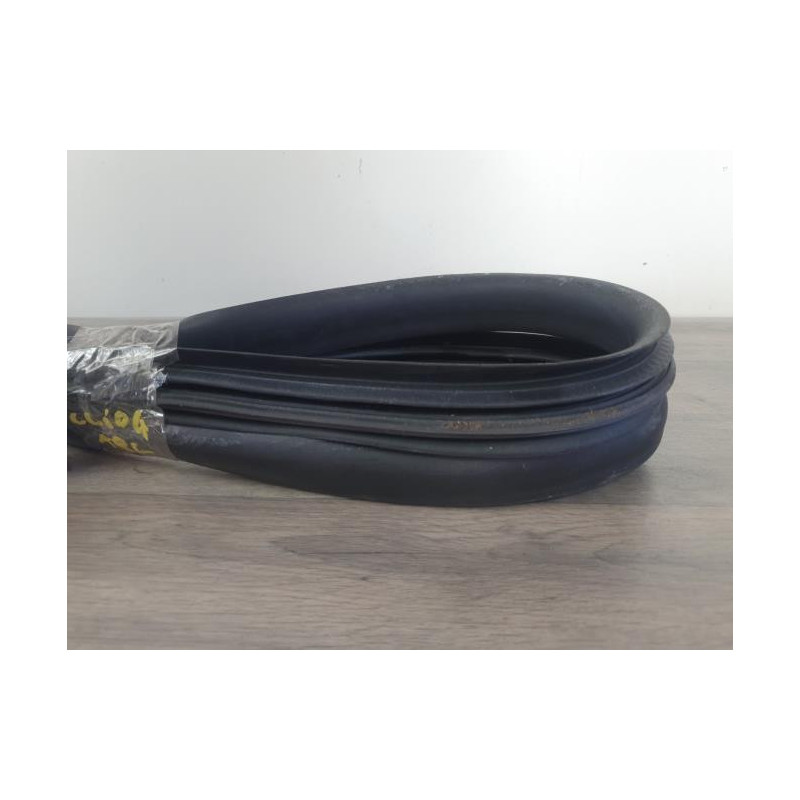 Joint de porte arriere gauche RENAULT CLIO 4 PHASE 1 BREAK d’occasion