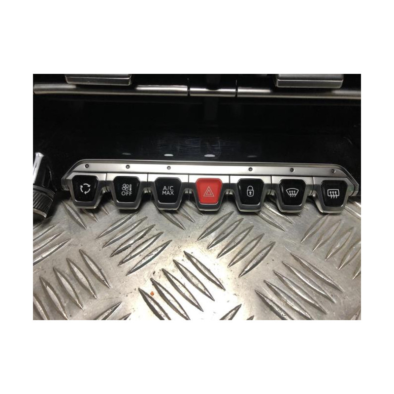 Bouton de warning PEUGEOT 208 2 d’occasion