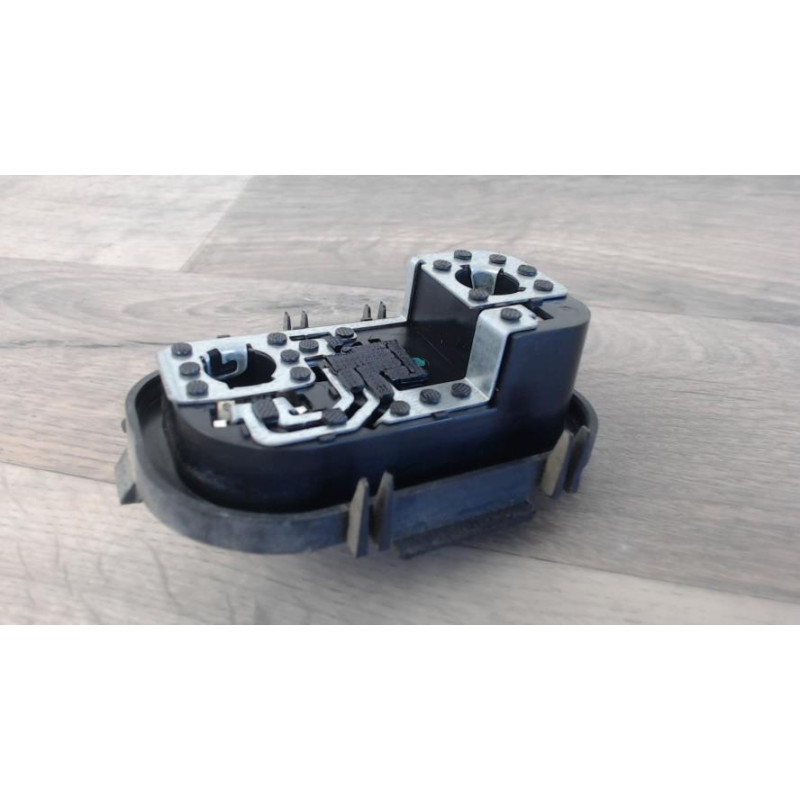 Platine feu arriere gauche RENAULT CLIO 4 PHASE 1 BREAK d’occasion