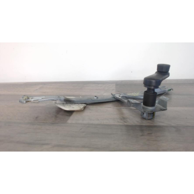 Leve vitre mecanique arriere gauche RENAULT CLIO 2 PHASE 2 d’occasion
