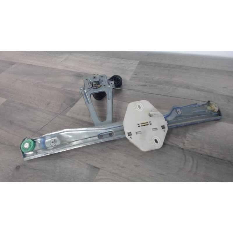 Leve vitre mecanique arriere droit RENAULT CLIO 2 PHASE 2 d’occasion