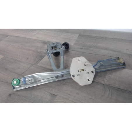 Leve vitre mecanique arriere droit RENAULT CLIO 2 PHASE 2 d’occasion