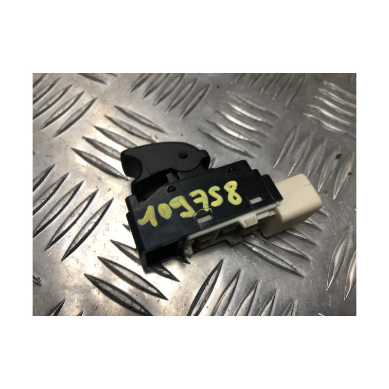 Interrupteur de leve vitre avant droit KIA RIO 3 PHASE 2 d’occasion