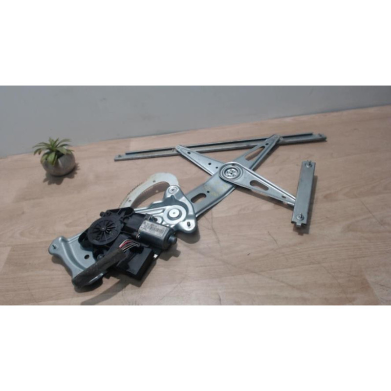 Moteur leve vitre avant droit RENAULT SCENIC 3 PHASE 1 d’occasion