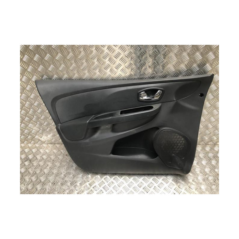 Panneau de porte avant gauche RENAULT CLIO 4 PHASE 1 d’occasion