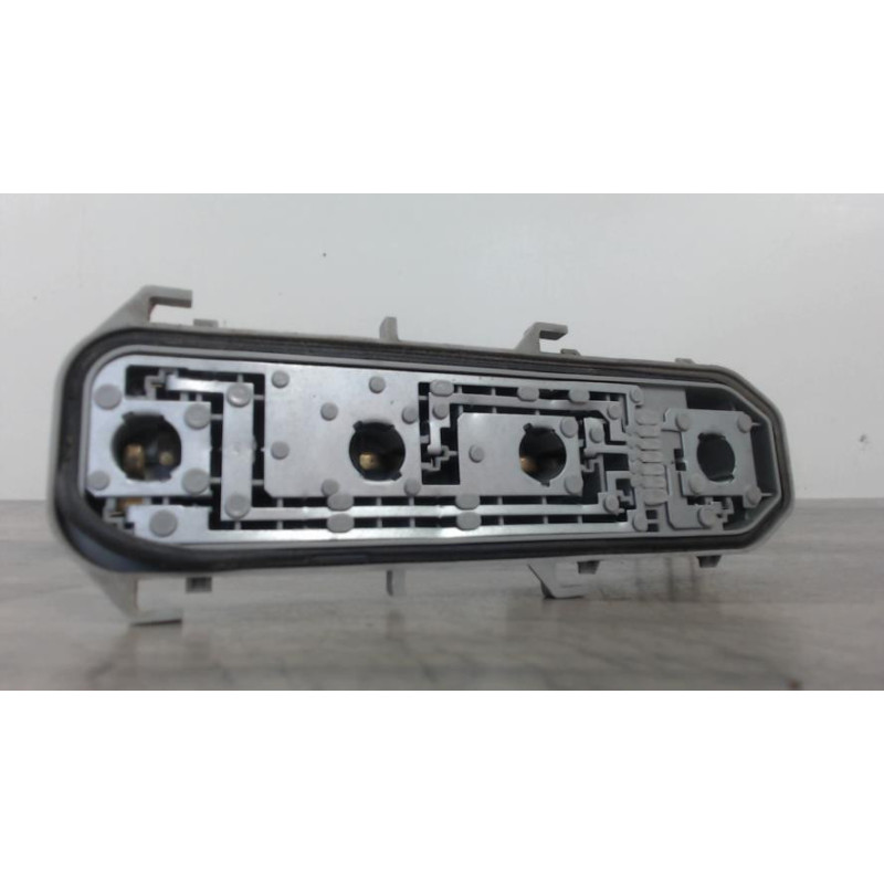 Platine feu arriere droit RENAULT CLIO 2 PHASE 2 d’occasion