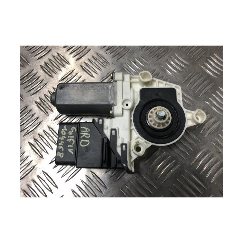 Moteur leve vitre arriere droit VOLKSWAGEN GOLF 4 d’occasion