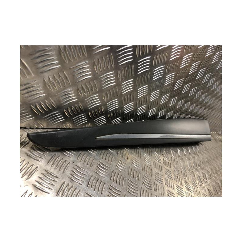Baguette de porte avant gauche RENAULT CLIO 4 PHASE 1 d’occasion