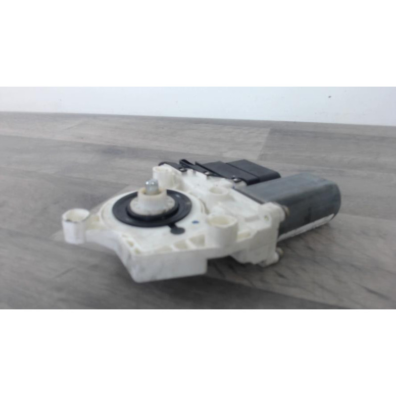 Moteur leve vitre avant droit VOLKSWAGEN TOURAN 1 PHASE 1 d’occasion
