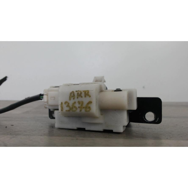 Serrure de coffre RENAULT CLIO 3 PHASE 1 d’occasion
