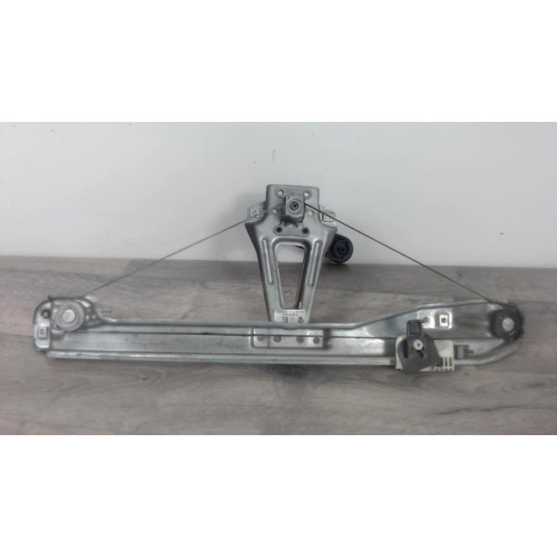 Leve vitre mecanique arriere droit RENAULT CLIO 3 PHASE 2 d’occasion