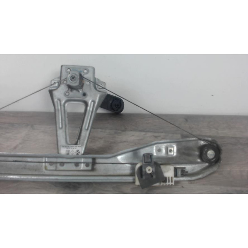 Leve vitre mecanique arriere droit RENAULT CLIO 3 PHASE 2 d’occasion