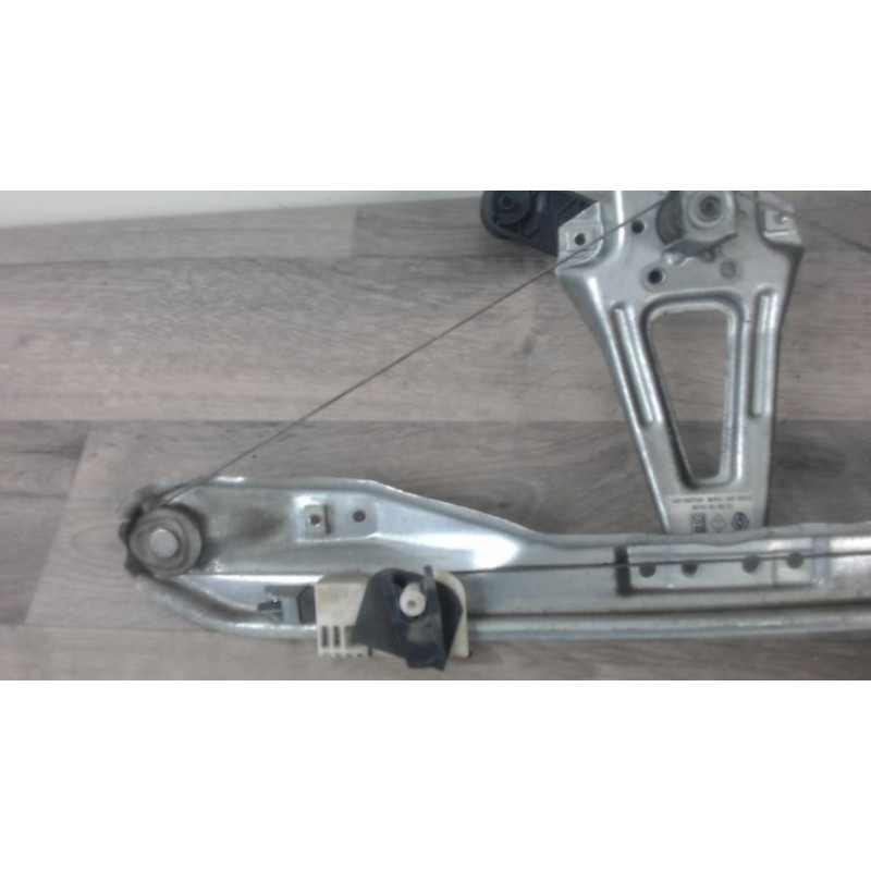 Leve vitre mecanique arriere gauche RENAULT CLIO 3 PHASE 2 d’occasion