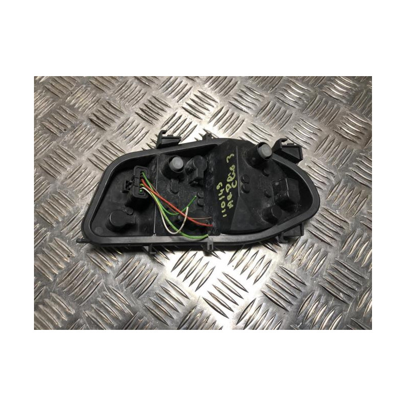 Platine feu arriere droit RENAULT CLIO 3 PHASE 1 d’occasion