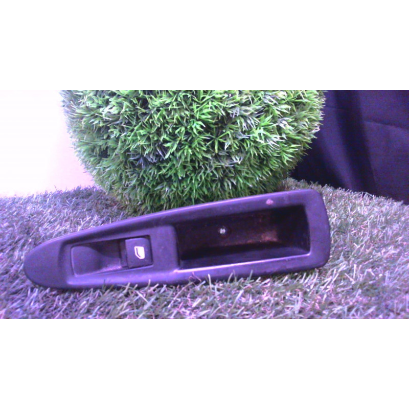 Interrupteur de leve vitre arriere droit CITROEN C4 1 PHASE 1 d’occasion