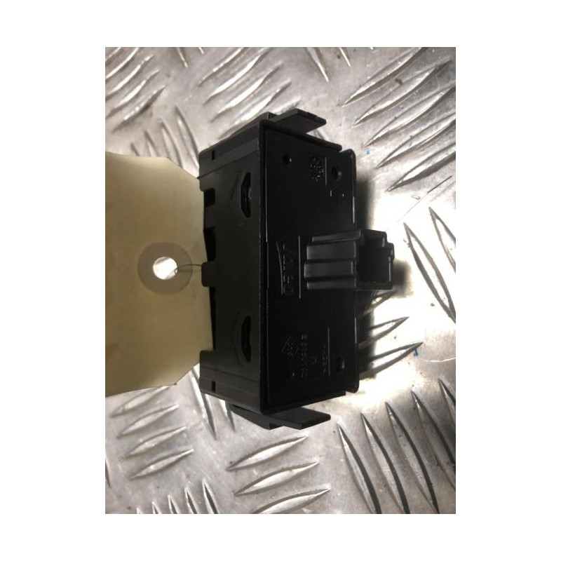 Bouton de warning DACIA SANDERO 2 PHASE 2 d’occasion