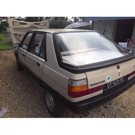 Anti brouillard arriere droit RENAULT R11 d’occasion