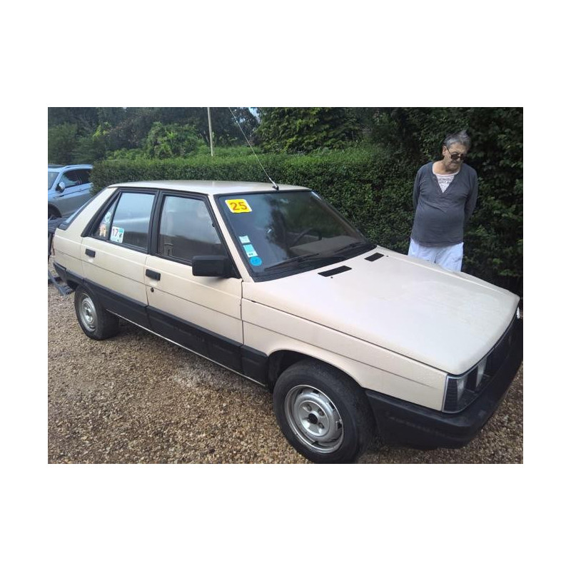 Anti brouillard arriere droit RENAULT R11 d’occasion