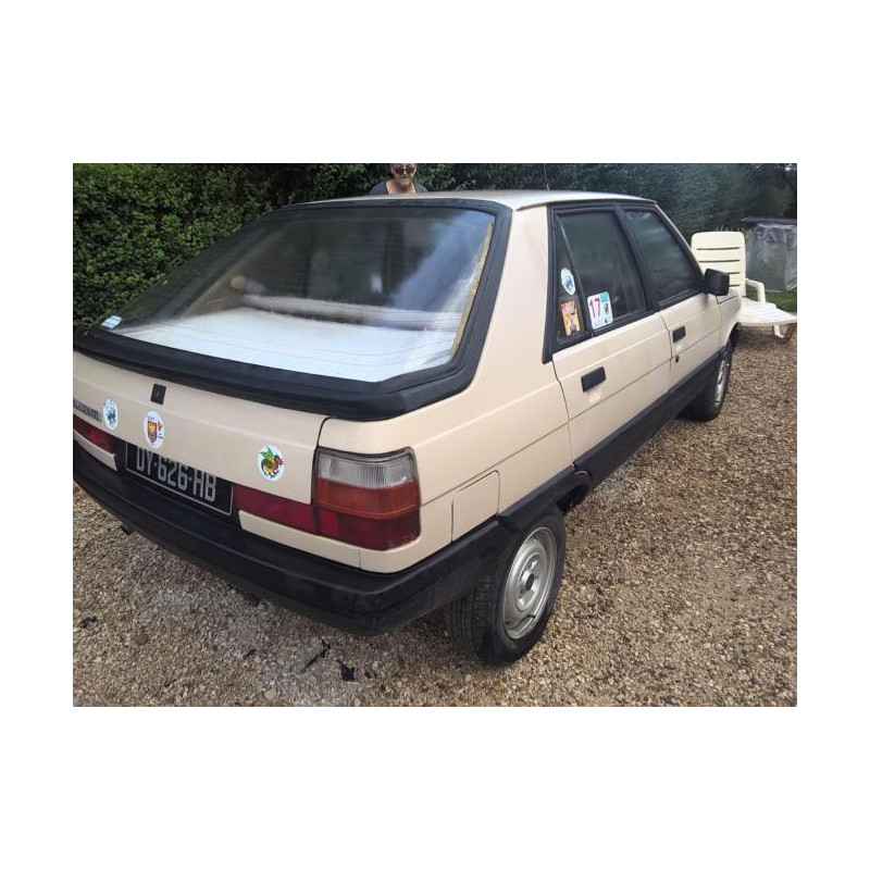 Anti brouillard arriere droit RENAULT R11 d’occasion
