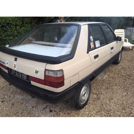 Anti brouillard arriere droit RENAULT R11 d’occasion