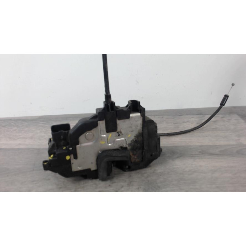 Serrure avant droit RENAULT CLIO 3 PHASE 2 d’occasion