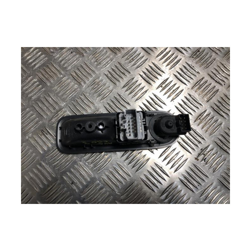 Interrupteur de leve vitre avant gauche RENAULT CLIO 3 PHASE 1 d’occasion