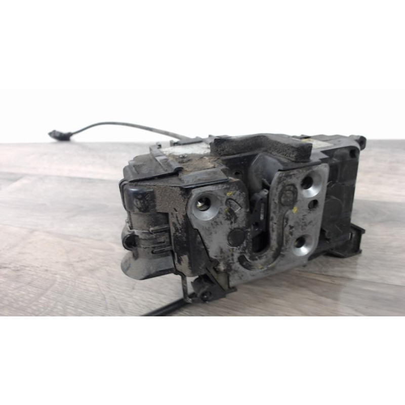 Serrure avant gauche RENAULT CLIO 3 PHASE 2 d’occasion