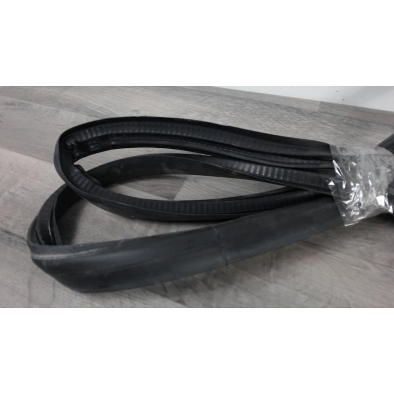Joint de porte arriere gauche RENAULT MEGANE 4 PHASE 1 d’occasion