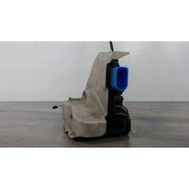Serrure avant droit VOLKSWAGEN GOLF 5 d’occasion