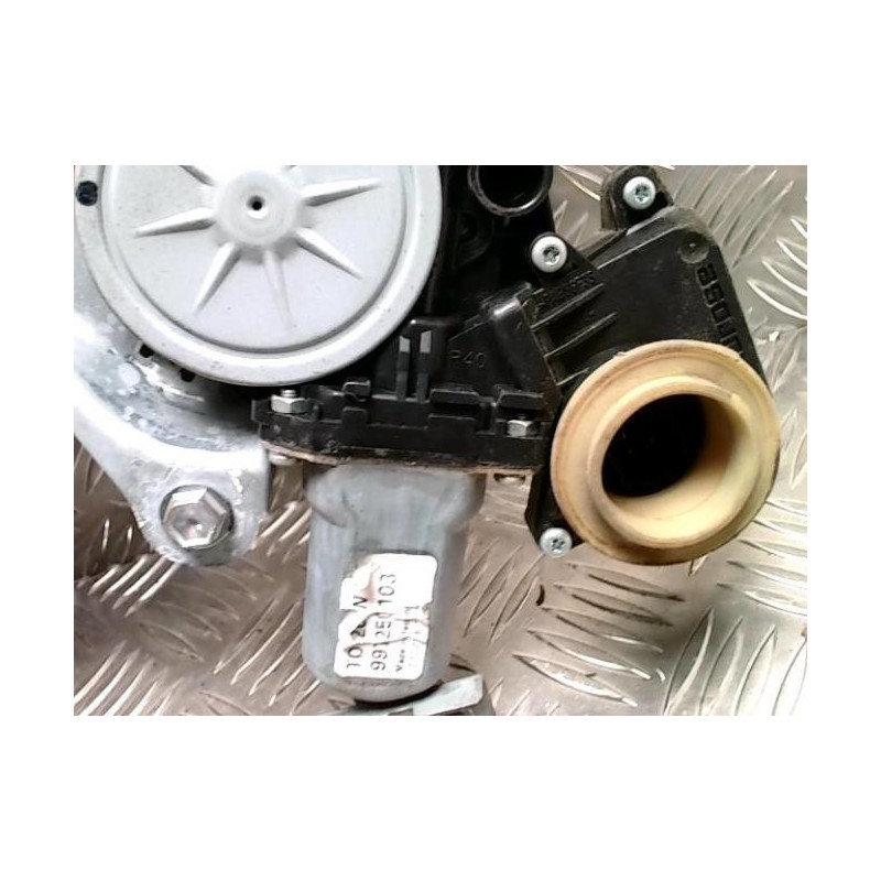 Leve vitre electrique arriere droit TOYOTA COROLLA VERSO 2 PHASE 2 d’occasion