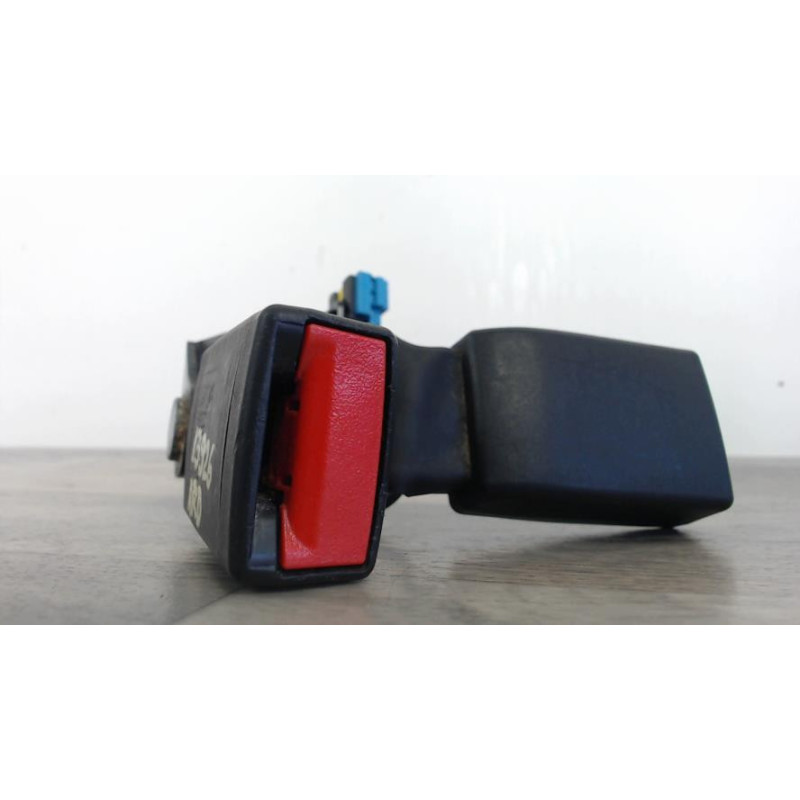 Attache ceinture arriere droit MERCEDES CLASSE A 176 PHASE 1 d’occasion