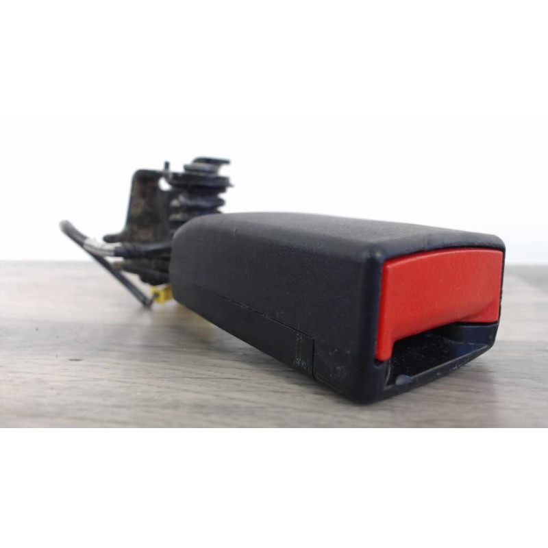 Attache ceinture arriere gauche MERCEDES CLASSE A 176 PHASE 1 d’occasion