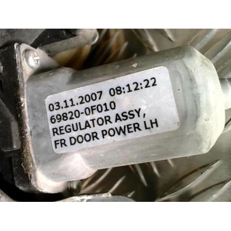 Leve vitre electrique arriere gauche TOYOTA COROLLA VERSO 2 PHASE 2 d’occasion
