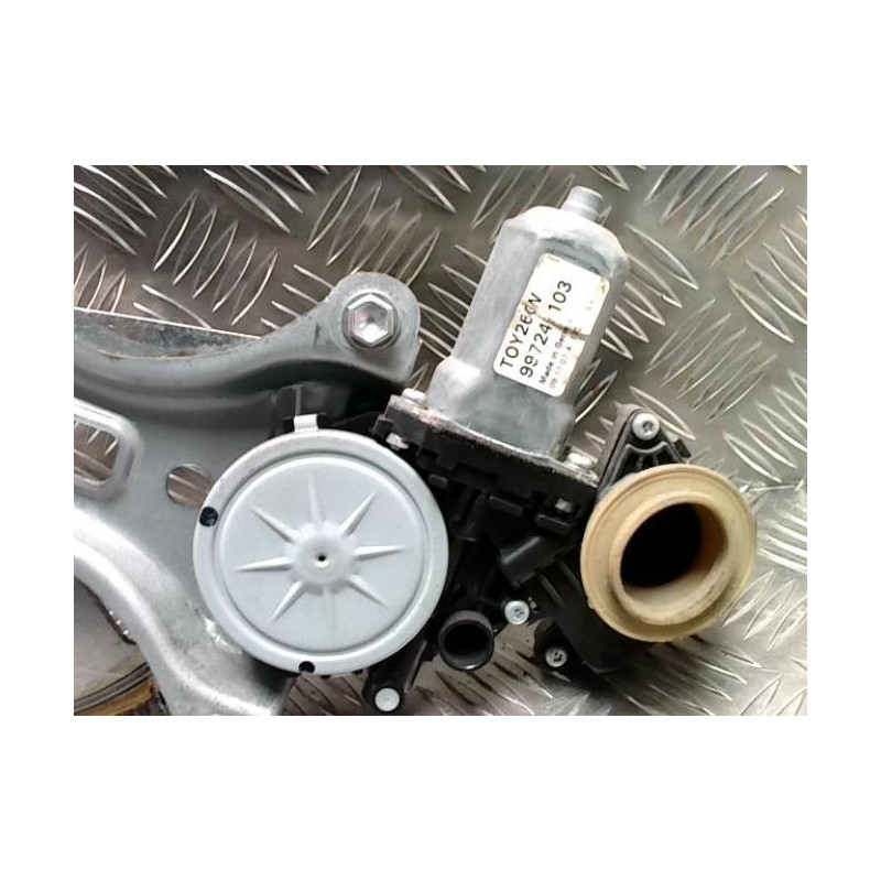 Leve vitre electrique arriere gauche TOYOTA COROLLA VERSO 2 PHASE 2 d’occasion