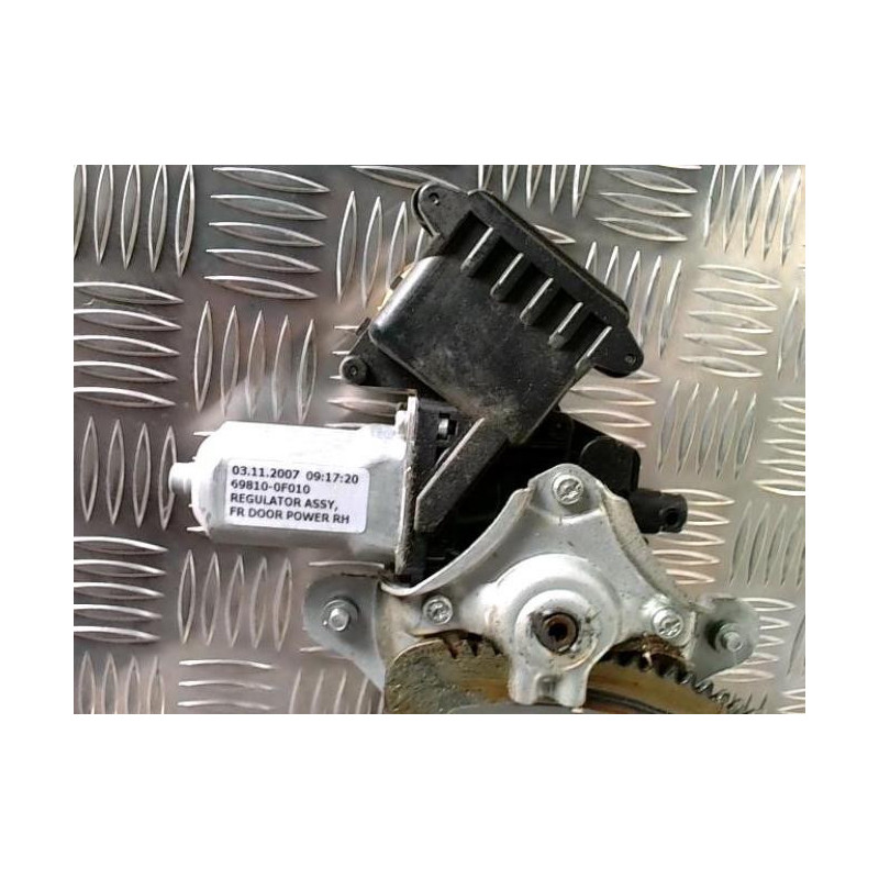 Leve vitre electrique avant droit TOYOTA COROLLA VERSO 2 PHASE 2 d’occasion