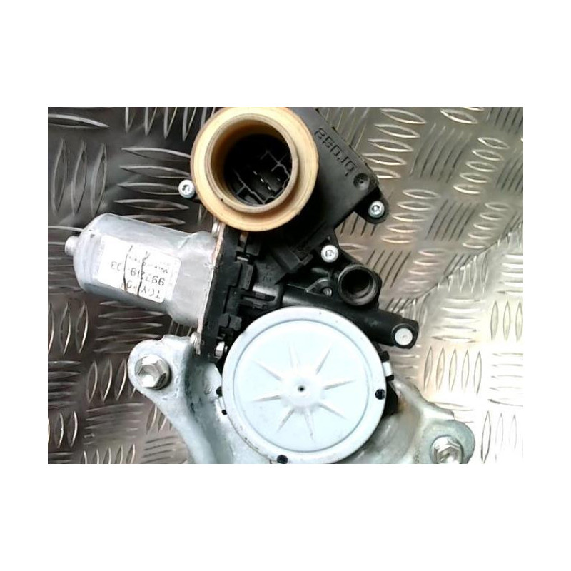 Leve vitre electrique arriere gauche TOYOTA COROLLA VERSO 2 PHASE 2 d’occasion