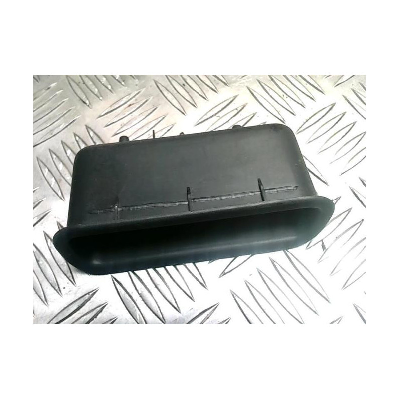 Vide poche arriere droit TOYOTA COROLLA VERSO 2 PHASE 2 d’occasion