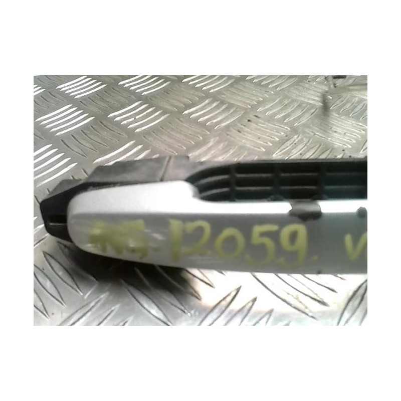 Poignee porte avant gauche TOYOTA COROLLA VERSO 2 PHASE 2 d’occasion