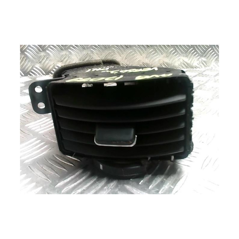 Aerateur tableau de bord avant gauche TOYOTA COROLLA VERSO 2 PHASE 2 d’occasion