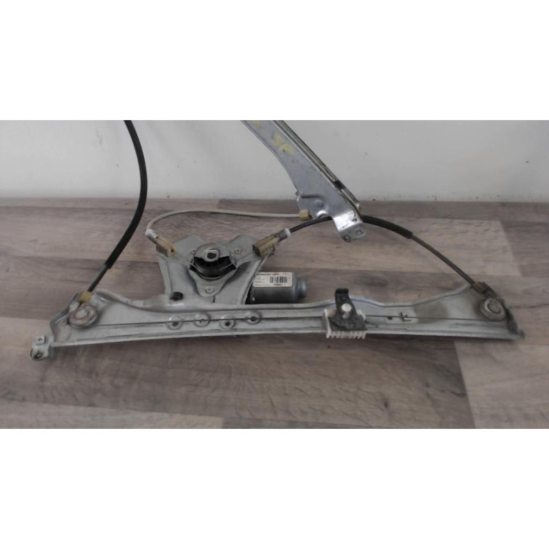 Leve vitre electrique avant gauche RENAULT CLIO 3 PHASE 2 d’occasion
